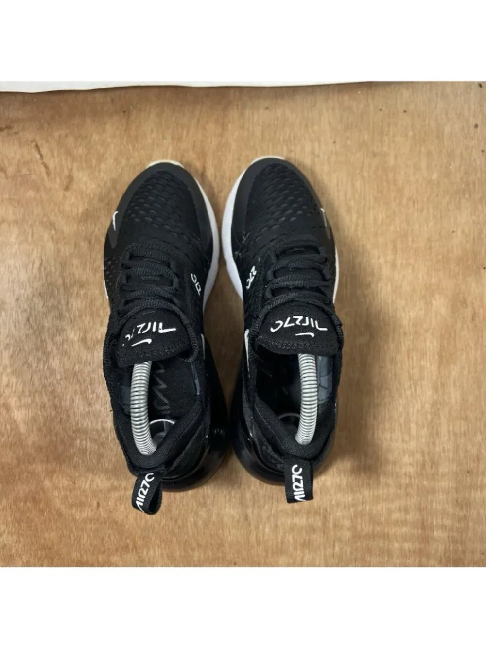 Nike Air Max 270 Black White Women Size 7 Running Shoe AH6789-001